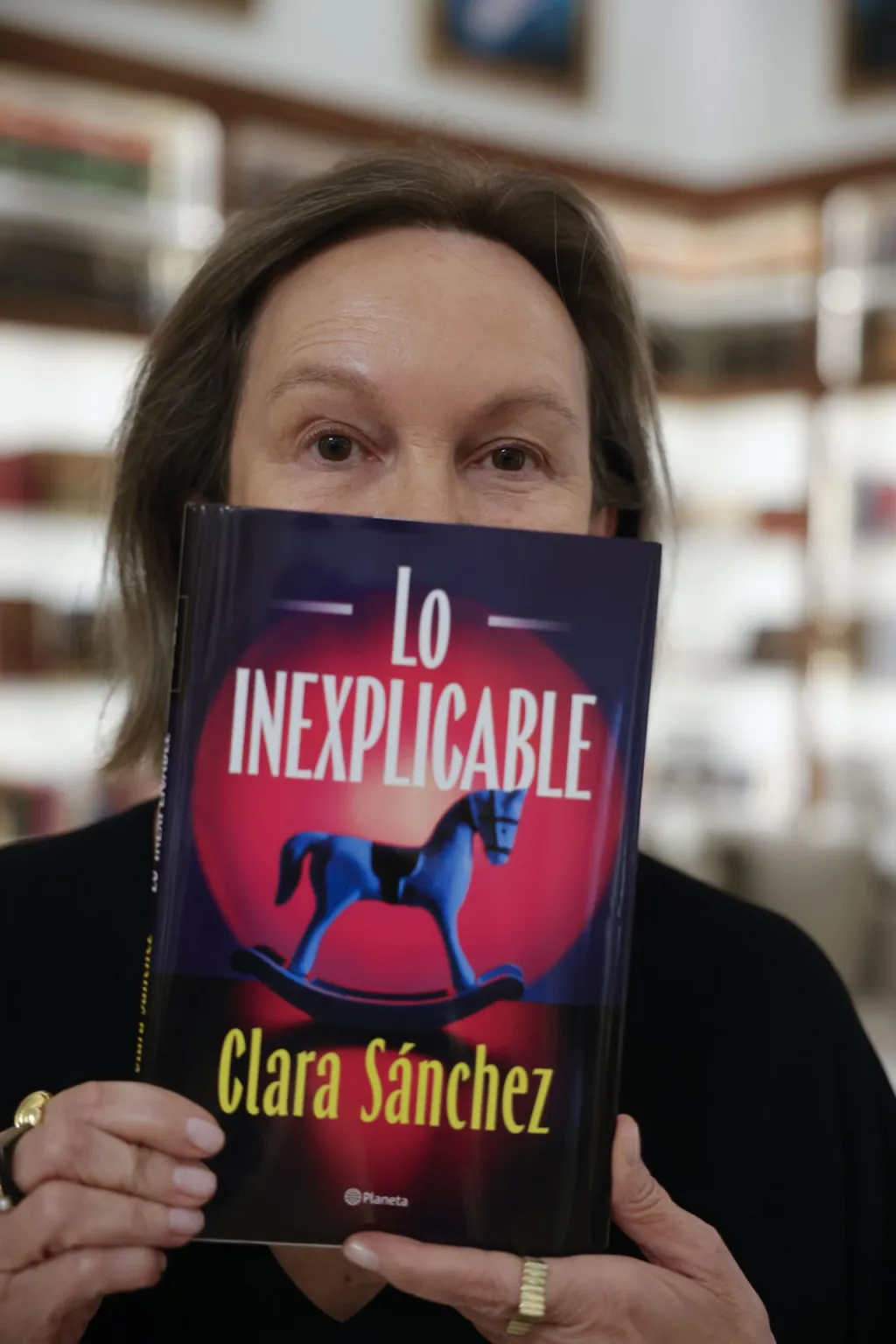 Clara Sánchez: “La tecnología ofrece comodidad per