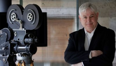 Jonathan Coe: “El humor se ha convertido en herramienta de guerra”