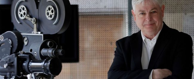 Jonathan Coe: “El humor se ha convertido en herramienta de guerra”