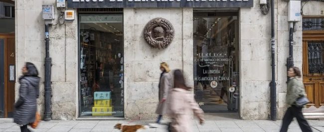 Una librería en llamas y sofocada