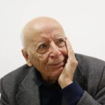Emilio Lledó, paseando