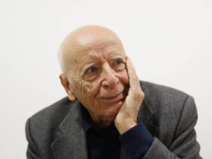 Emilio Lledó, paseando