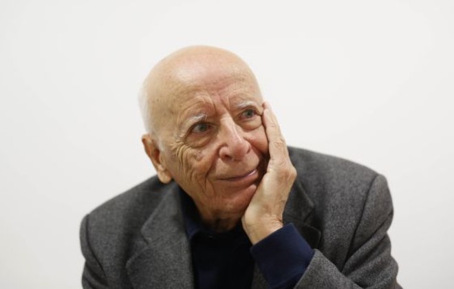 Emilio Lledó, paseando