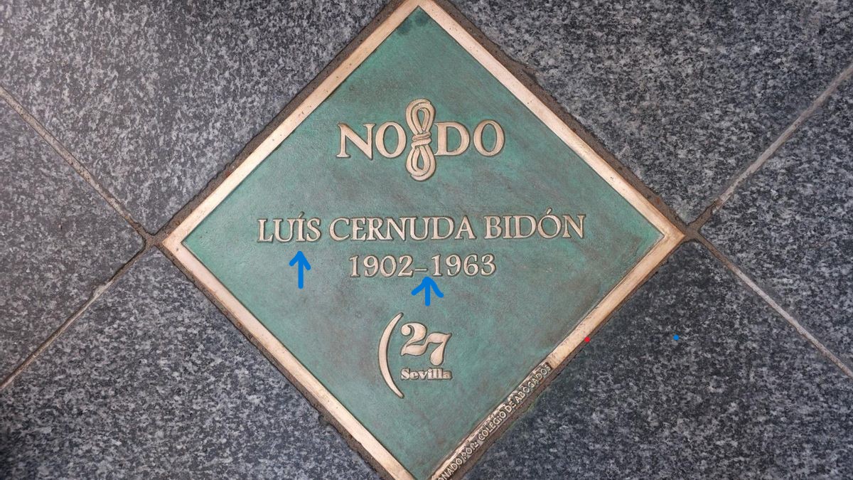 Piden que se corrijan dos faltas de ortografía en la placa de Luis Cernuda en Sevilla