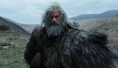 La muerte de Robin Hood es cruel, sádica, terrible y oscura