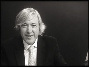 El escritor y mecenas Alejandro Roemmers y la novela que prologó Vargas Llosa