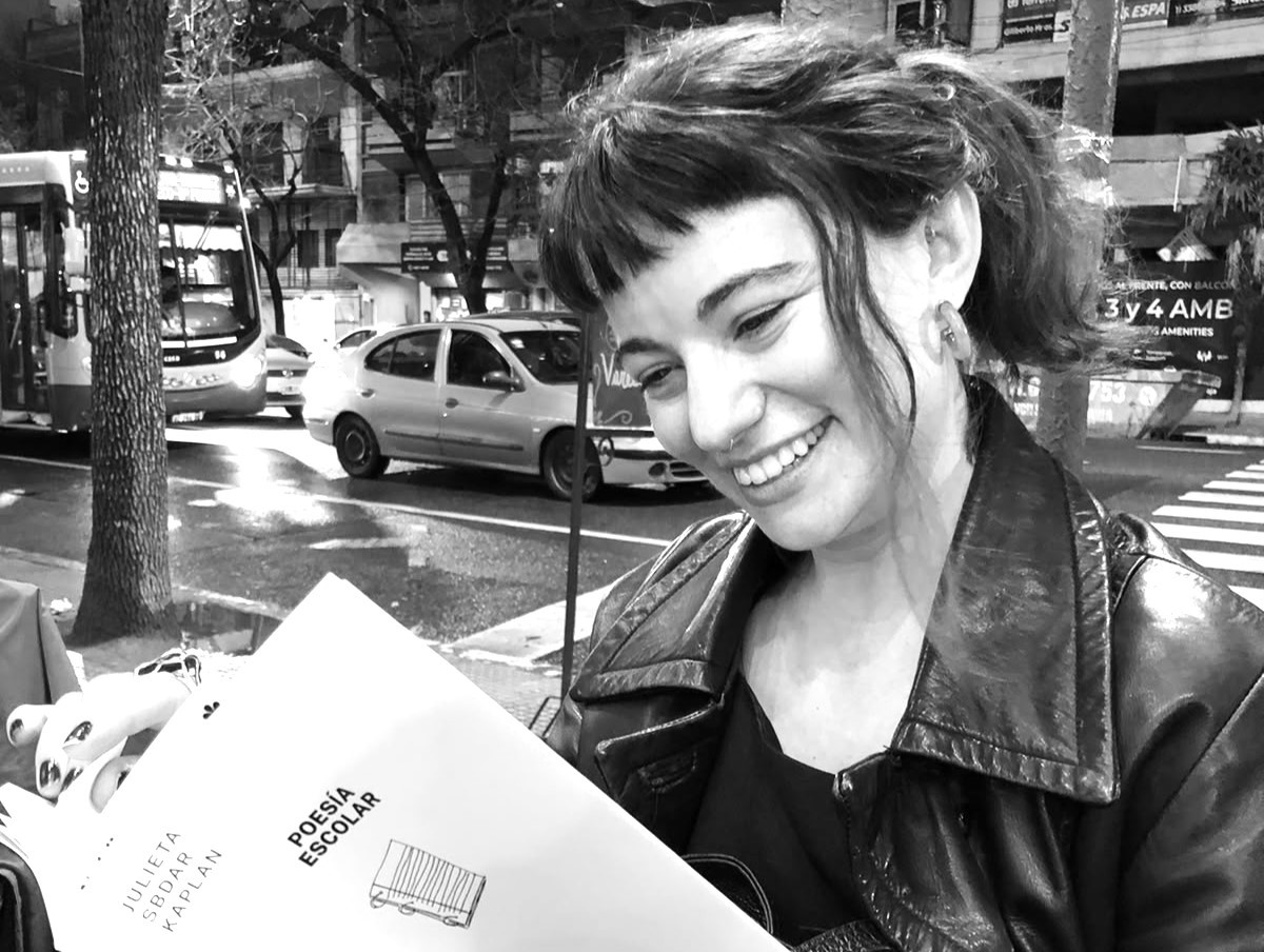 Poesía escolar, de Julieta Sbdar