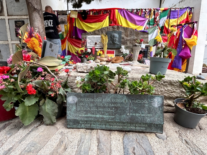 Antonio Machado, el vecino ilustre de Colliure que nunca está solo en su tumba