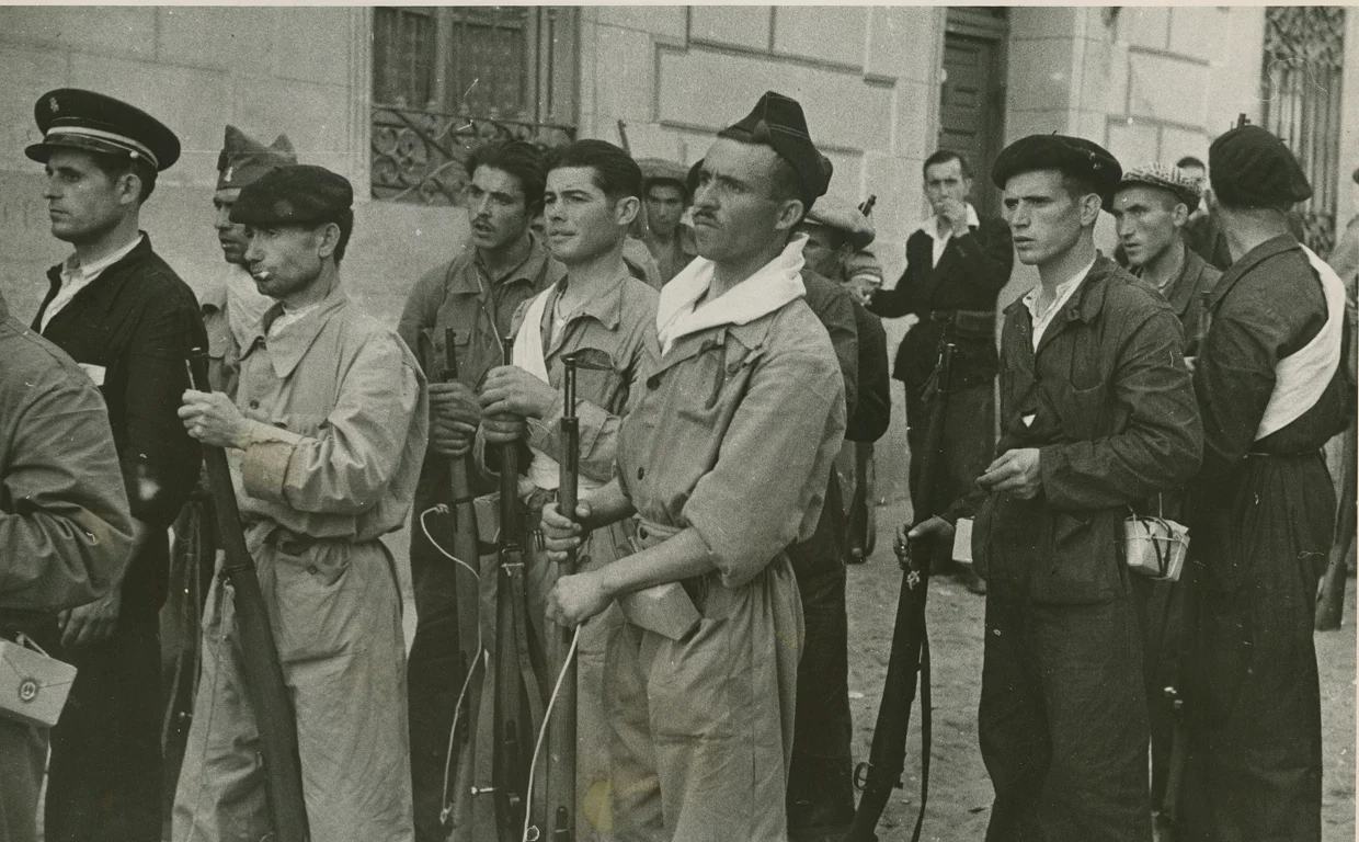 25 de agosto de 1936: Padre e hijo confinados