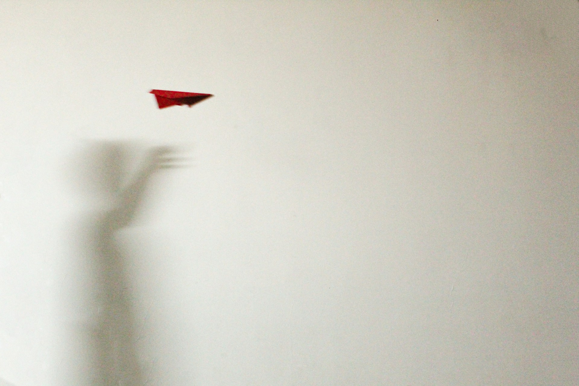 Aviones de papel, de Raúl Clavero
