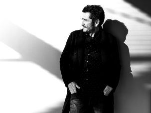 Carlos del Amor, el protagonista de sus propios cuadros