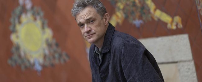 Patrick Radden Keefe: “Hay un tipo de estafadores que llegan a lo más alto del poder y definen nuestra era”