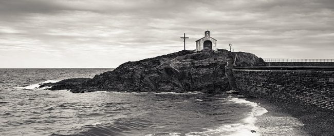 Así en la costa un barco