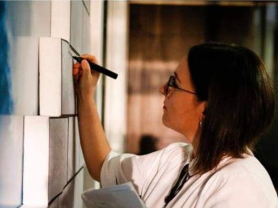 “Servicio de lavandería”, de Begoña M. Rueda, Premio de Poesía Hiperión