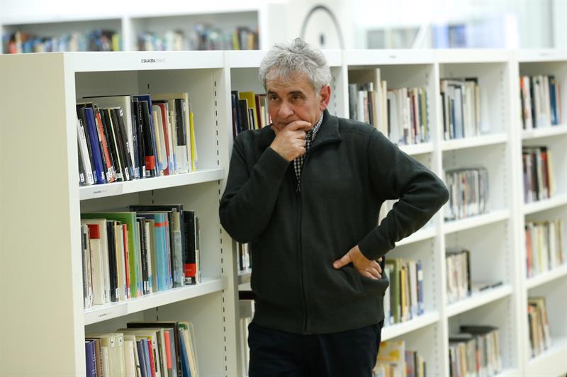 Bernardo Atxaga celebra el Premio Nacional de las Letras con nueva novela