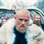 Michael Hirst (Vikingos): «Björn no está muerto, sino muy malherido»
