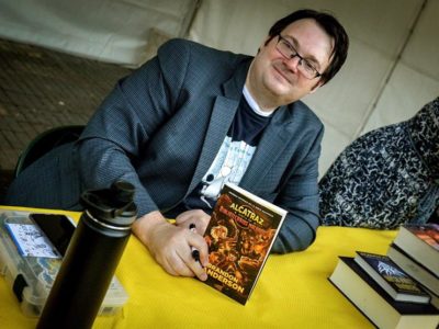 Sanderson: “Escribo lo que quiero, la suerte es que cuadro con el mercado”