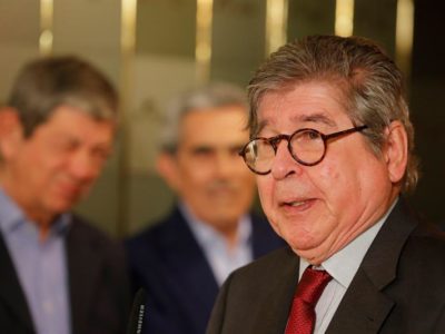 Joaquín Sabina pide en verso el Premio Cervantes para Bryce Echenique