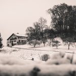 Una casa en la nieve