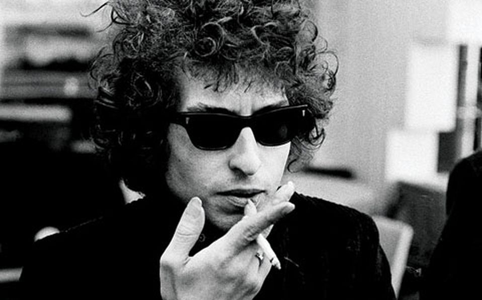 La noche en que Bob Dylan enseñó a fumar marihuana a los Beatles