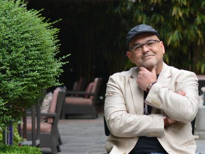 Alexis Ravelo: «Una novela negra transcurre en un mundo donde Dios no existe»