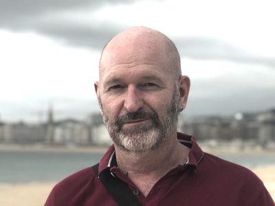 Esteban Navarro: “Los autopublicados somos como los cantautores”