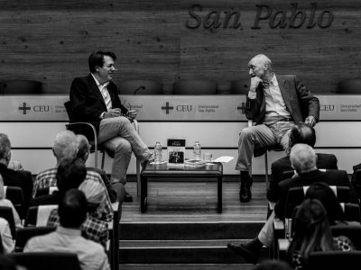 Pérez-Reverte y Ferrer-Dalmau celebran “El prisionero de Zenda”