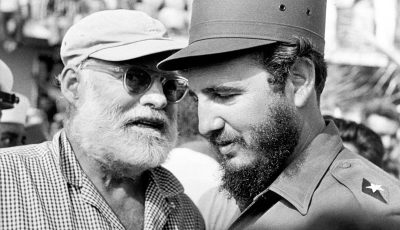 Hemingway premia a Fidel Castro