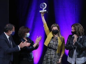 Premio Planeta 2020: Eva García Sáenz de Urturi ganadora y Sandra Barneda finalista