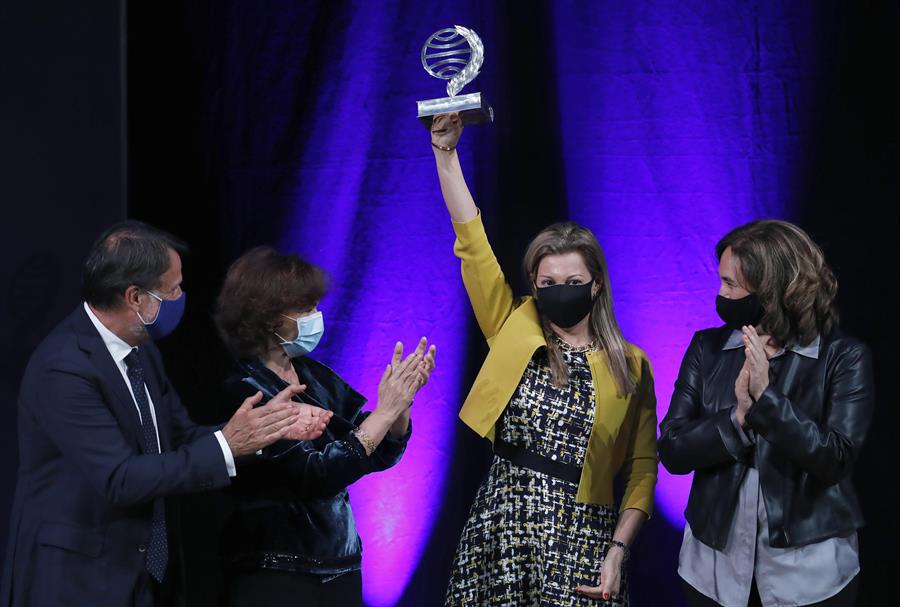 Premio Planeta 2020: Eva García Sáenz de Urturi ganadora y Sandra Barneda finalista