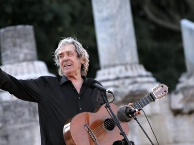 Paco Ibáñez: “Nos han robado todo, sólo nos queda la palabra”