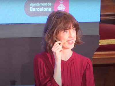 Irene Vallejo reivindica el Sant Jordi del reencuentro con “pétalos y libros”