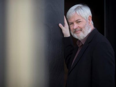 Jonathan Coe: “En el mundo occidental se está viviendo una crisis existencial”