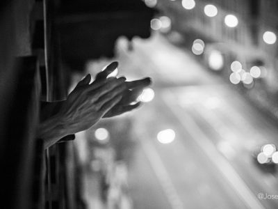 Primer aplauso desde la ventana