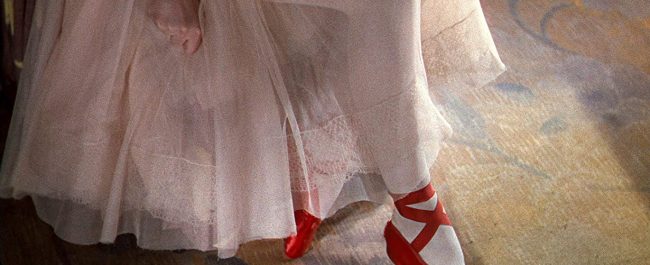 Las zapatillas rojas, o cómo adaptar un cuento clásico