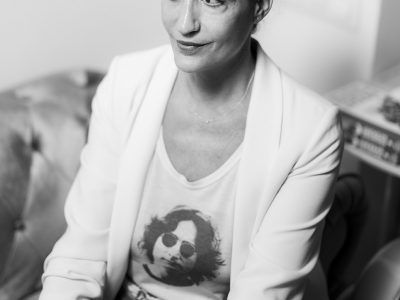 Laura Riñón Sirera: “Las novelas de amor no son historias de almizcle y de azúcar”