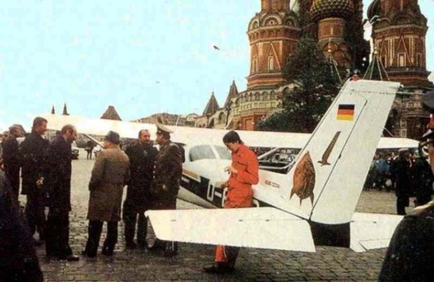 Mathias Rust aterriza en la Plaza Roja de Moscú