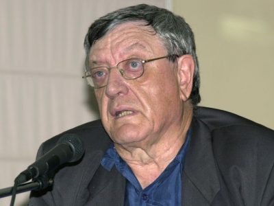 Muere el poeta Antonio Martínez Sarrión