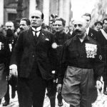 El rey de Italia encarga a Mussolini formar gobierno