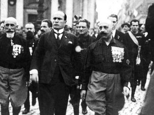 El rey de Italia encarga a Mussolini formar gobierno