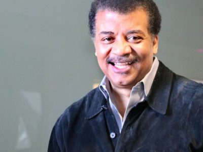 “Astrofísica para jóvenes con prisas”, el cosmos explicado por Neil deGrasse