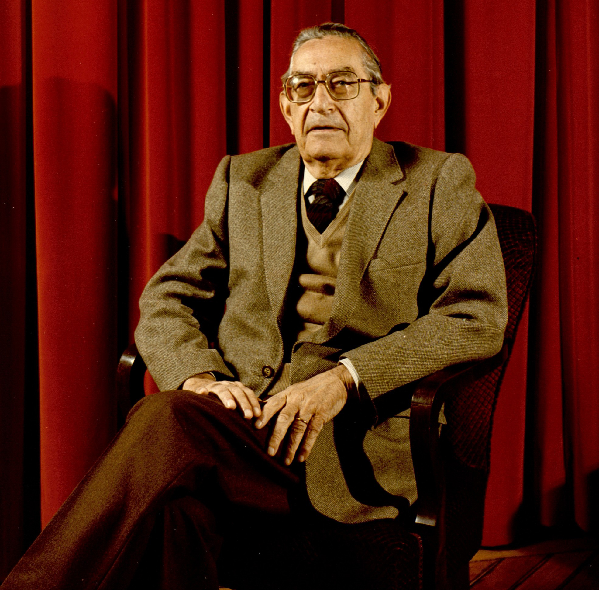 Homenaje al poeta Luis Rosales