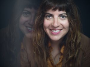 Laura Fernández: «Los escritores como yo queremos ser siempre nuestra propia novela en marcha»