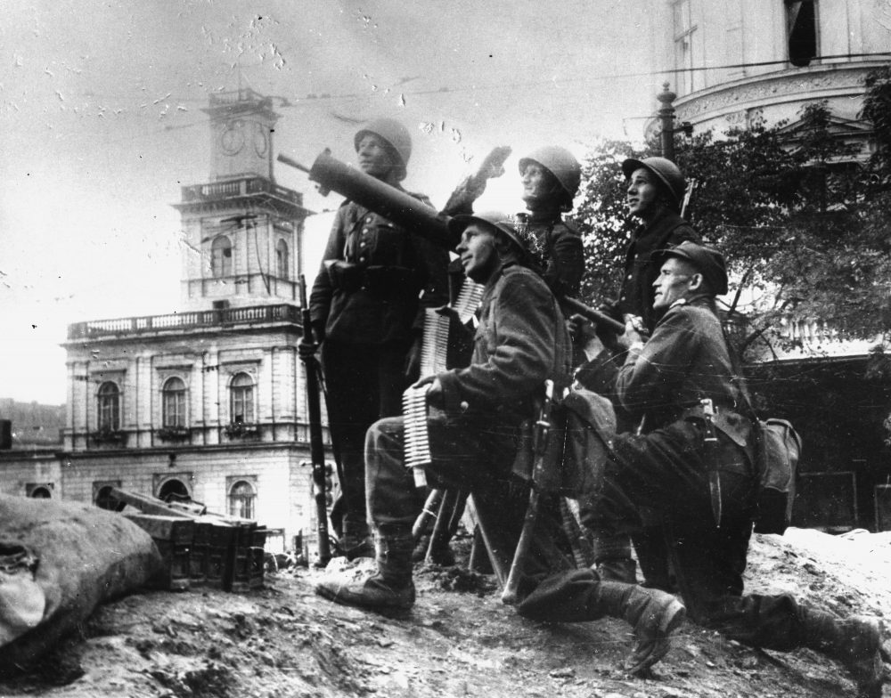 Varsovia se rinde ante los nazis