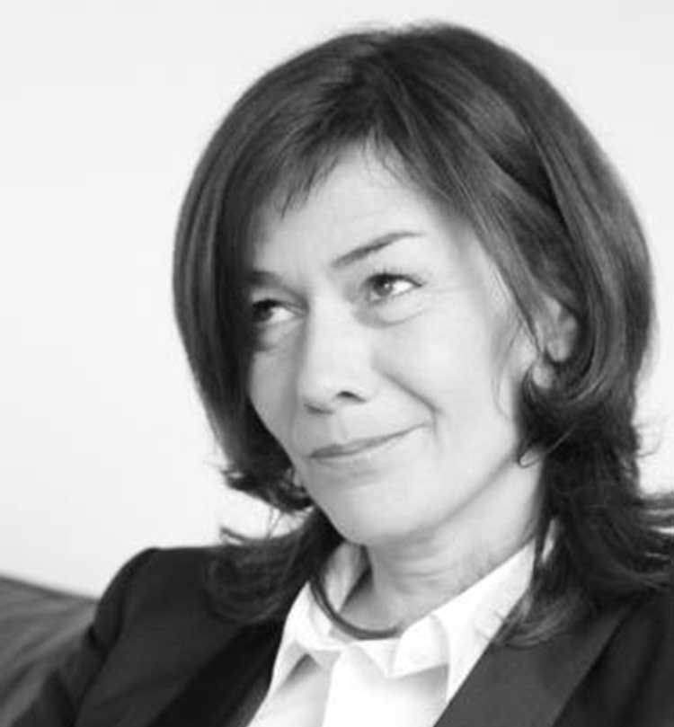 Sandrine Destombes: «No se puede olvidar el pasado»
