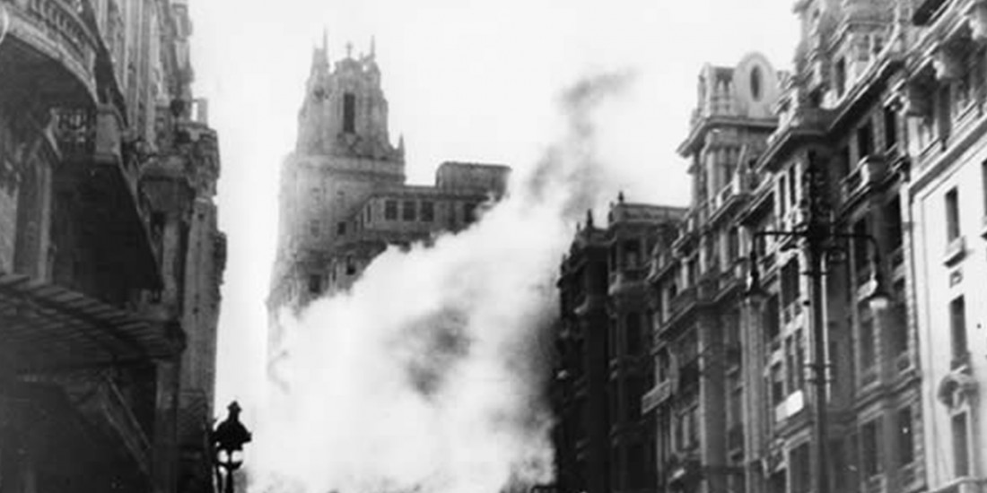 Retrato de rascacielos bajo las bombas