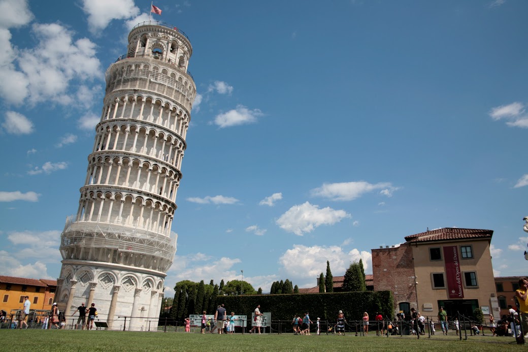 Se inicia la construcción de la Torre de Pisa
