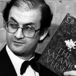 Irán rompe relaciones con Reino Unido por la publicación de los «Versos satánicos» de Salman Rushdie