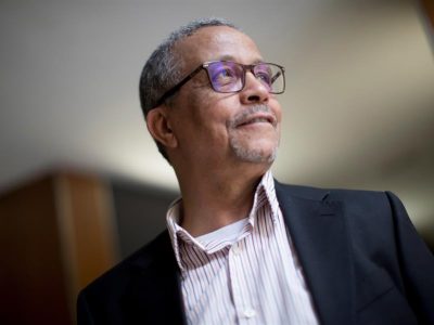 Yasmina Khadra: “El nacionalismo, el racismo y el integrismo islámico están lanzando la humanidad al pozo”